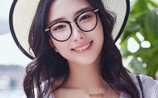 圆眼镜框适合什么发型，圆眼镜框适合什么发型男生